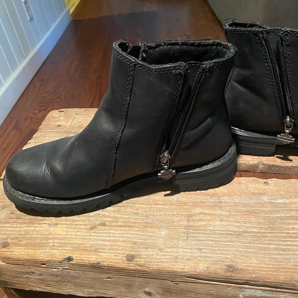 Boots - Picture 2 of 4